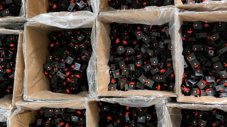 Same roller model, many cartons ready for shipment. 